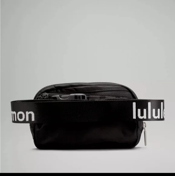 🆕️ LULULEMON EVERYWHERE BELT BAG BLACK WORDMARK 🖤🤍 - Picture 5 of 8